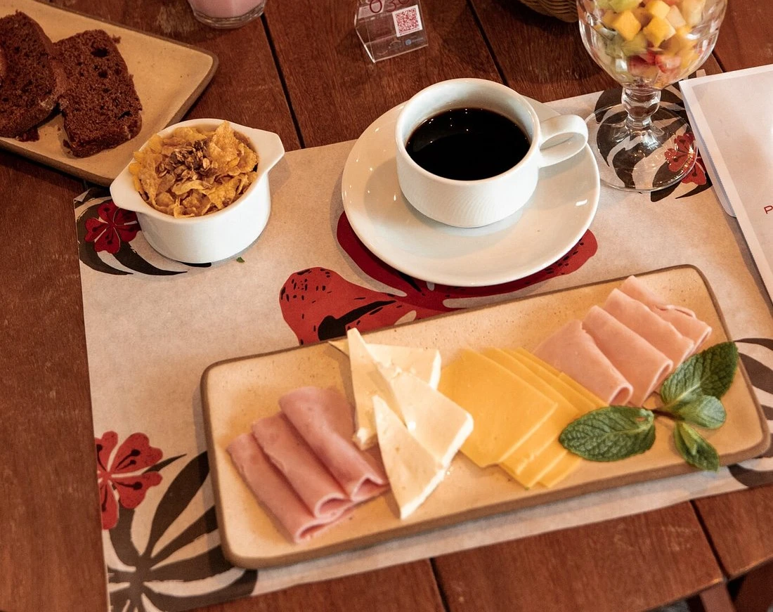 Iconic Triple View - Fresh Food & Pool - Image